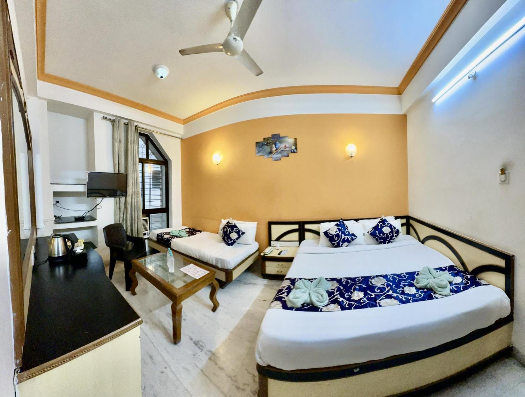Hotel Indore Palace - Feel At Home Shirdi Eksteriør billede