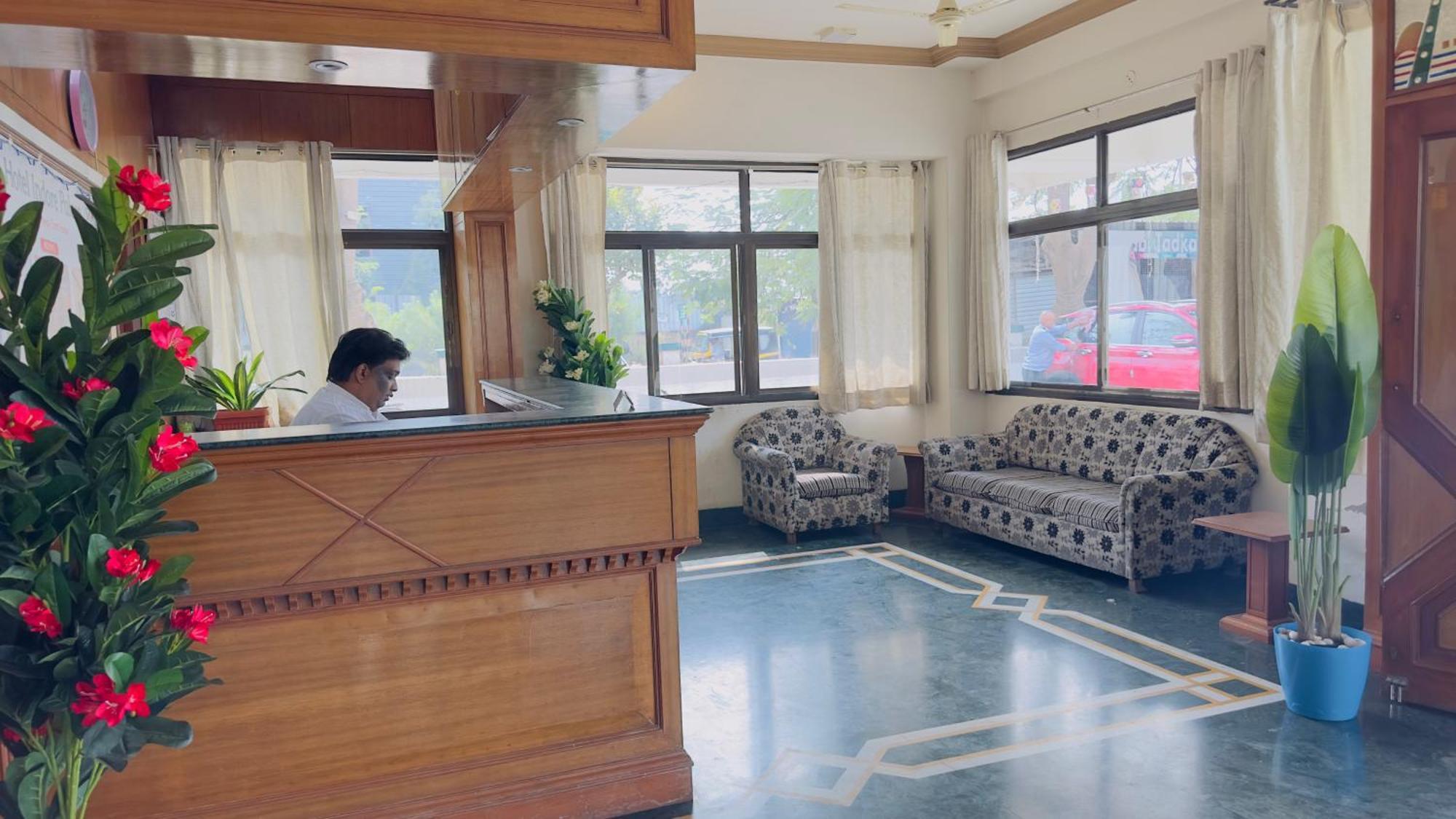 Hotel Indore Palace - Feel At Home Shirdi Eksteriør billede
