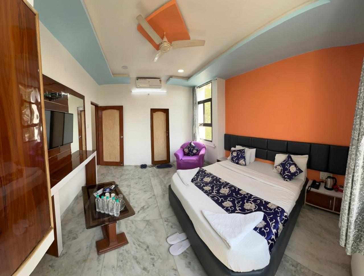 Hotel Indore Palace - Feel At Home Shirdi Eksteriør billede