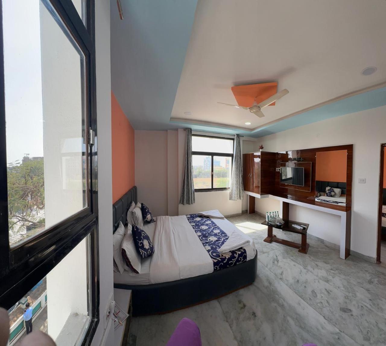 Hotel Indore Palace - Feel At Home Shirdi Eksteriør billede